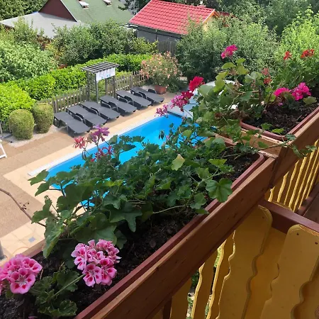 招待所 Haus Marika 4*