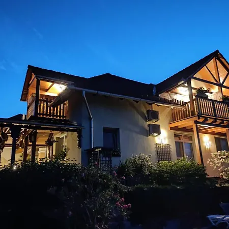 招待所 Haus Marika 4*